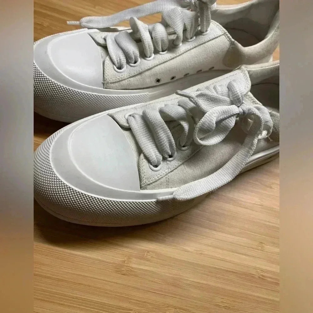 Alexander Mcqueen sneakers white, US size 8.5 M or 10 F